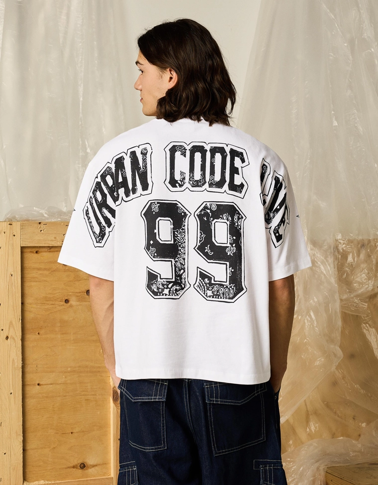 Спортивная футболка геометрического кроя