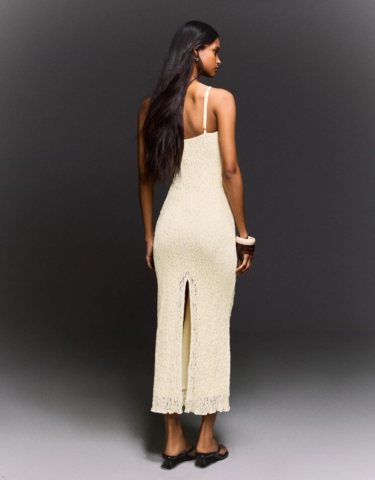 Платье миди на бретелях с кружевом