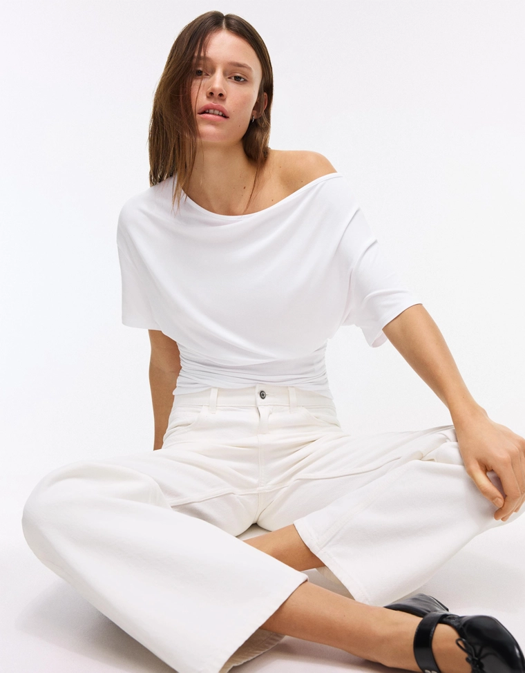 Футболка асимметричного кроя с короткими рукавами и принтом