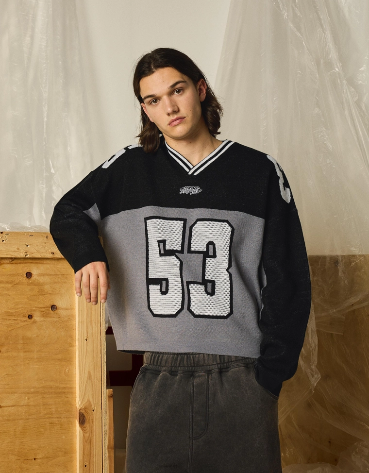 Свитер со спортивным принтом