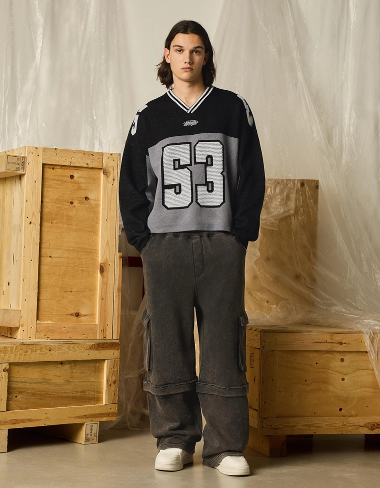 Свитер со спортивным принтом