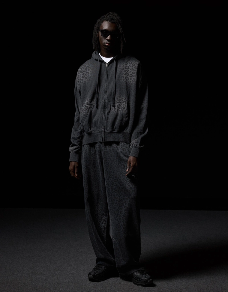 Брюки-бананы с анималистическим принтом