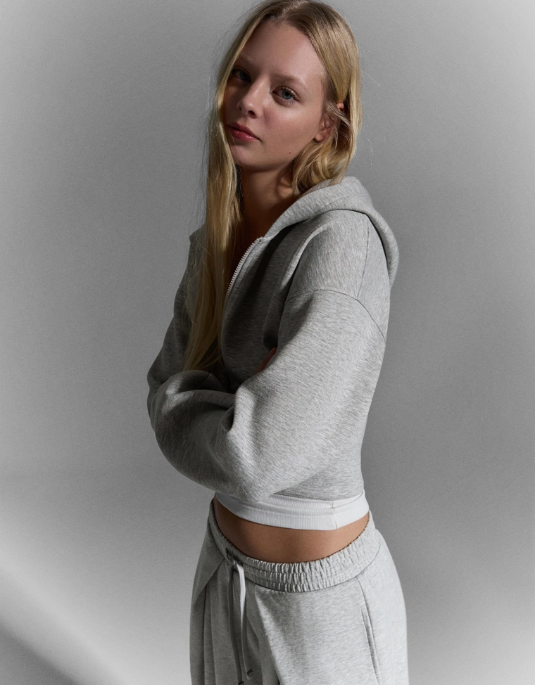 Укороченное худи на молнии с капюшоном