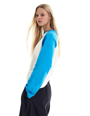 Лонгслив с контрастным принтом- Заказать в России