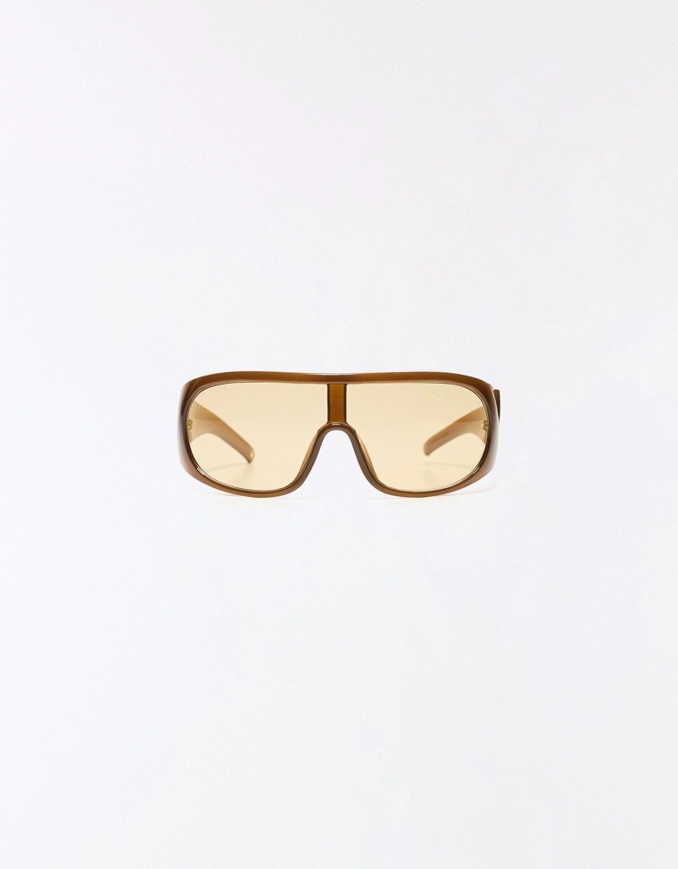 Солнцезащитные очки в пластмассовой оправе