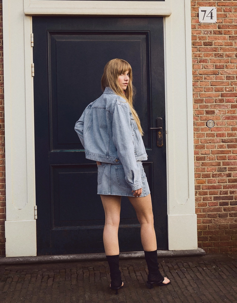 Джинсовая мини-юбка