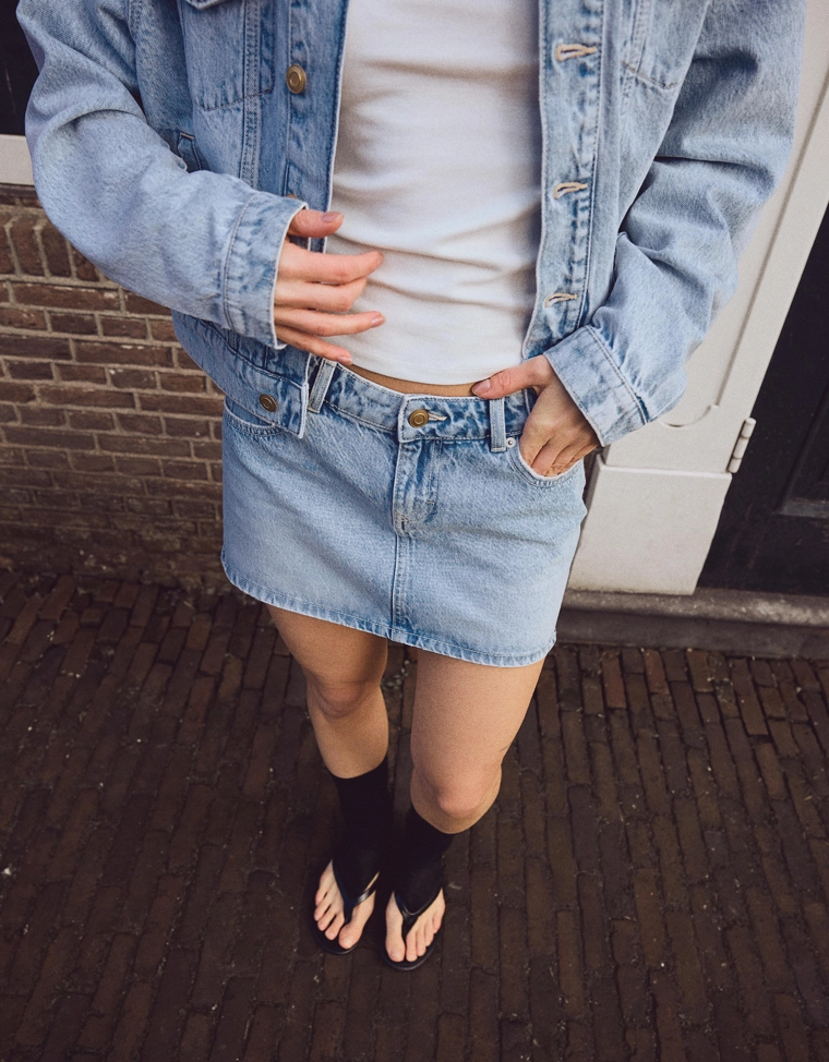 Джинсовая мини-юбка