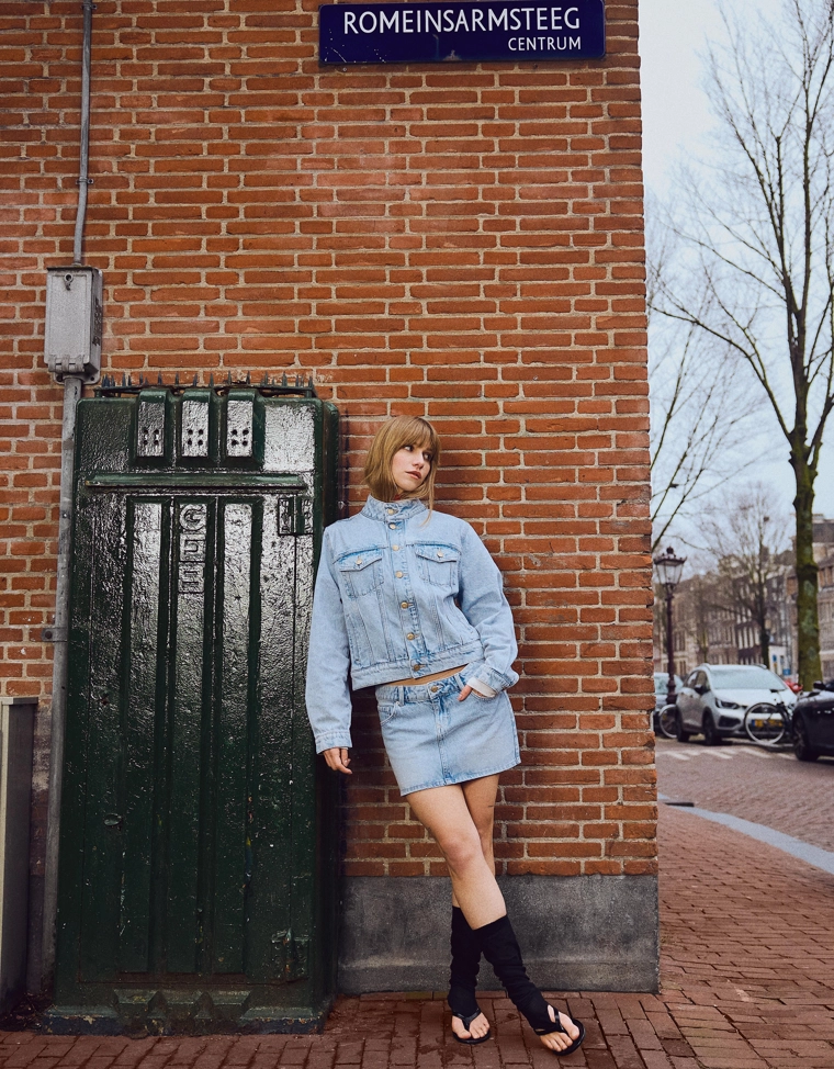 Джинсовая мини-юбка