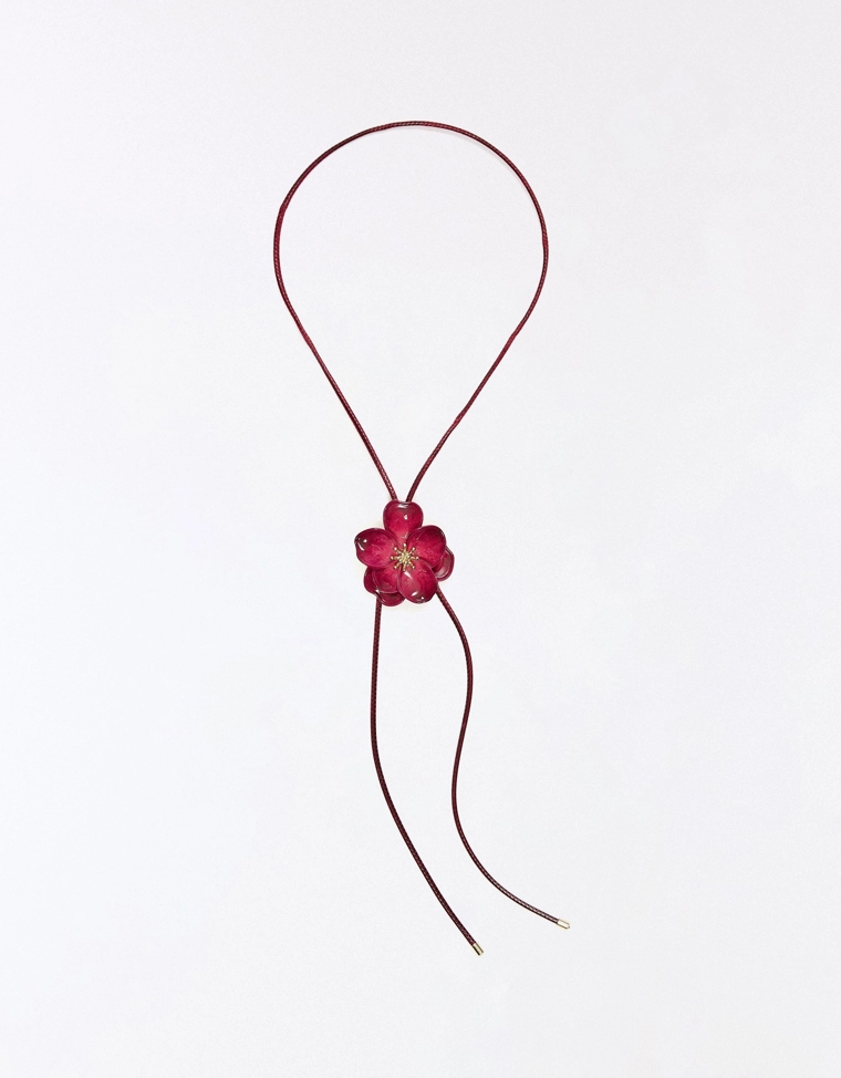 Ожерелье из шнура с цветком