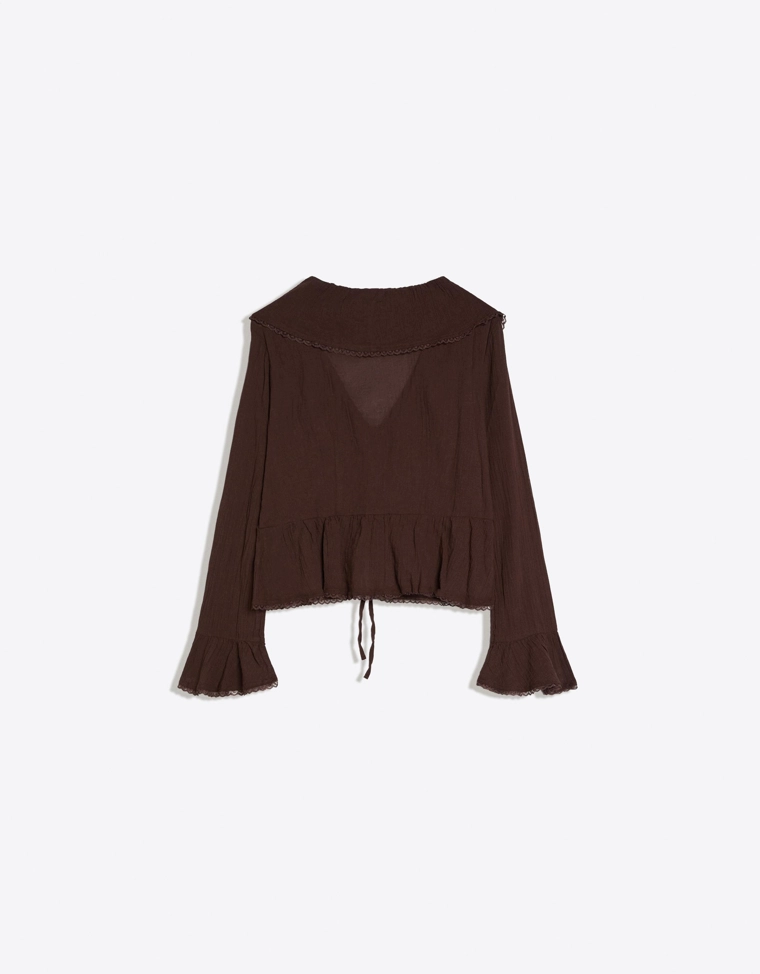 Блуза в стиле рустик с длинными рукавами и воланами