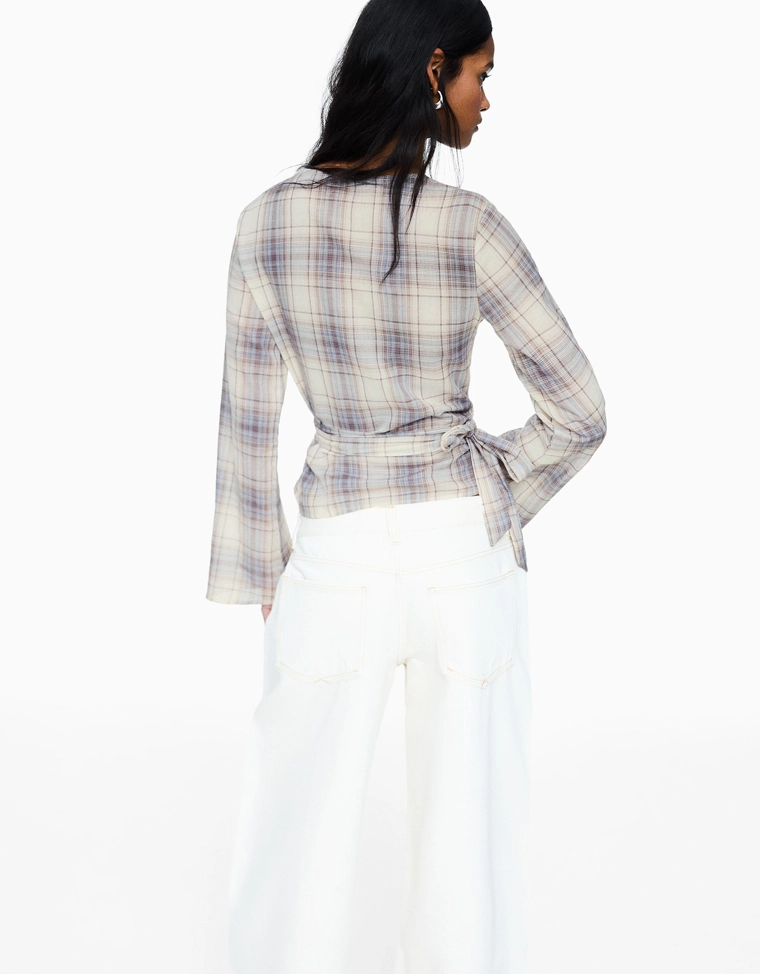 Блузка с запахом и принтом