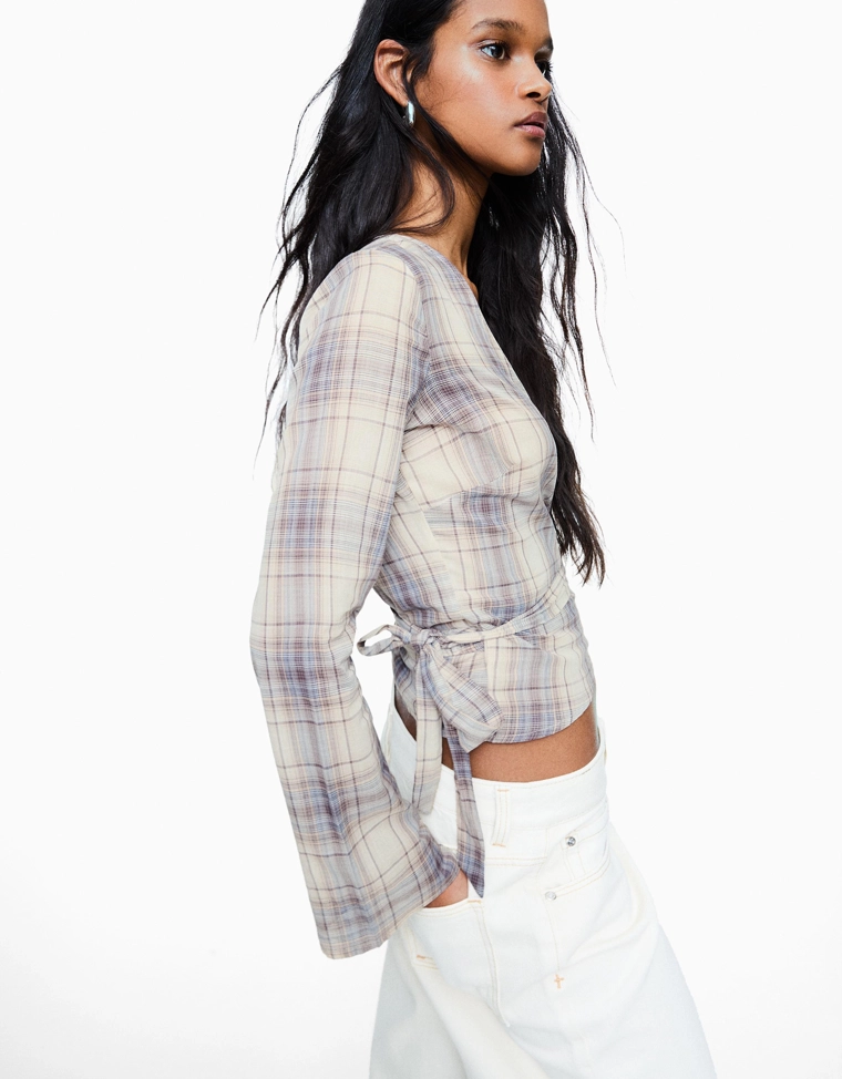 Блузка с запахом и принтом