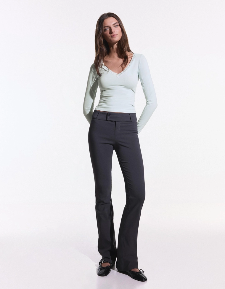 Лонгслив с кружевной отделкой