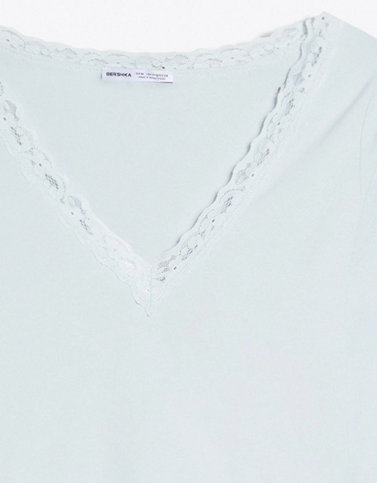 Лонгслив с кружевной отделкой