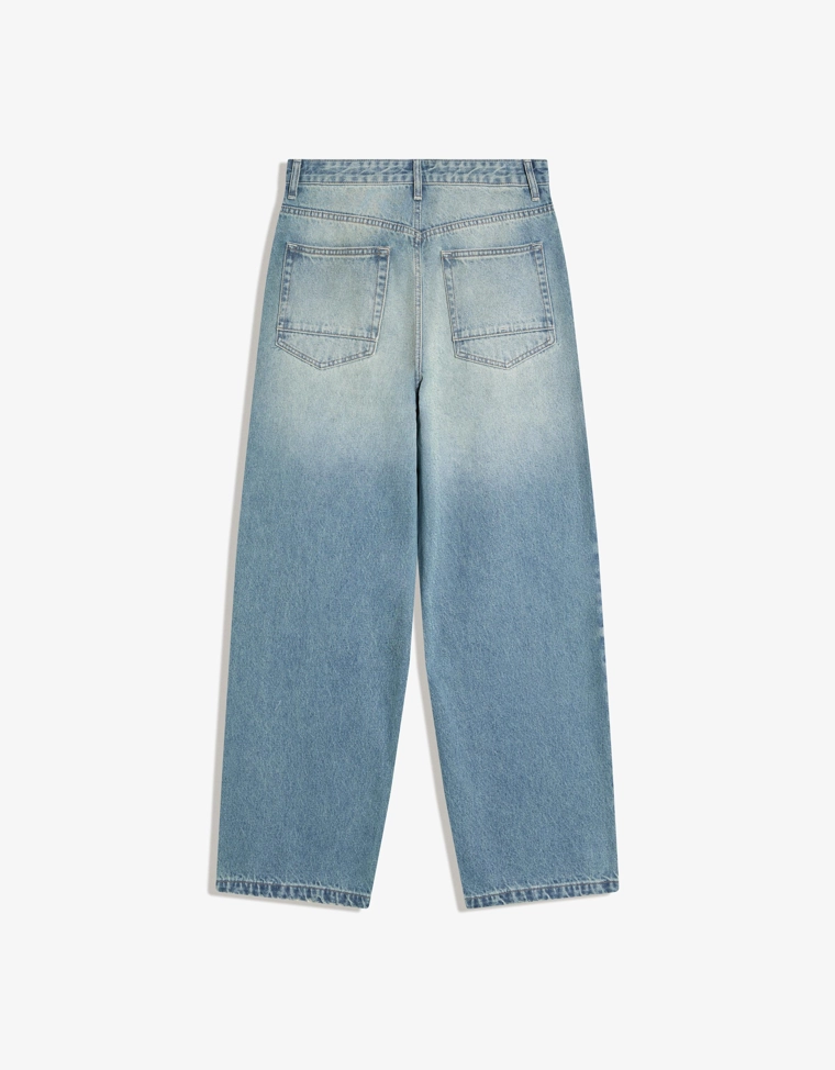 Джинсы объемного свободного кроя