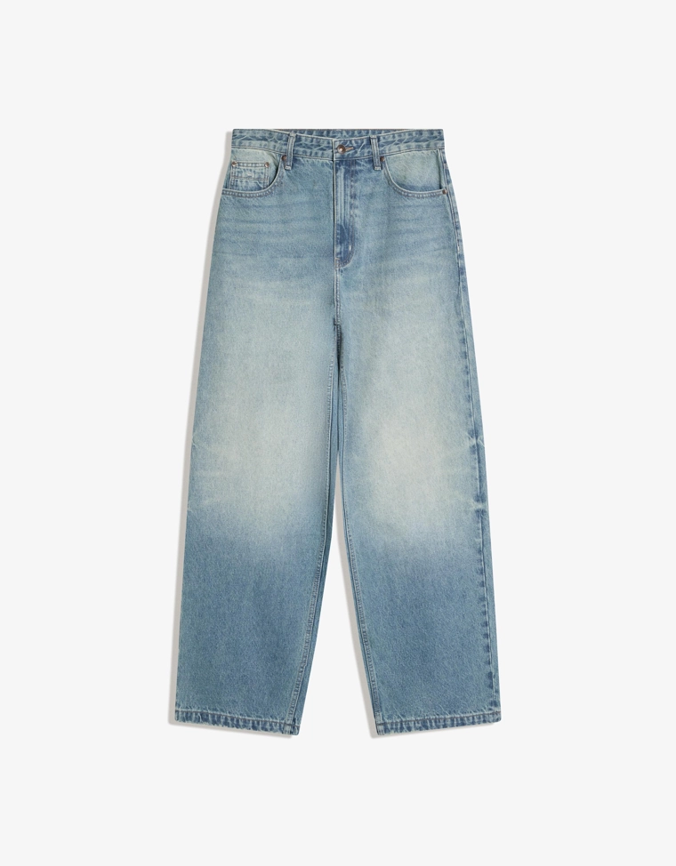 Джинсы объемного свободного кроя