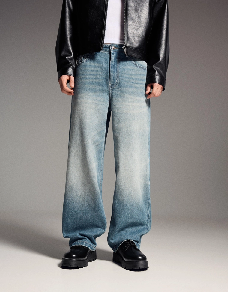 Джинсы объемного свободного кроя