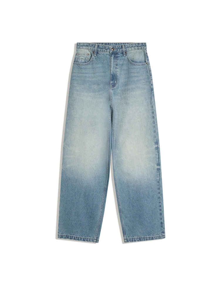 Джинсы объемного свободного кроя