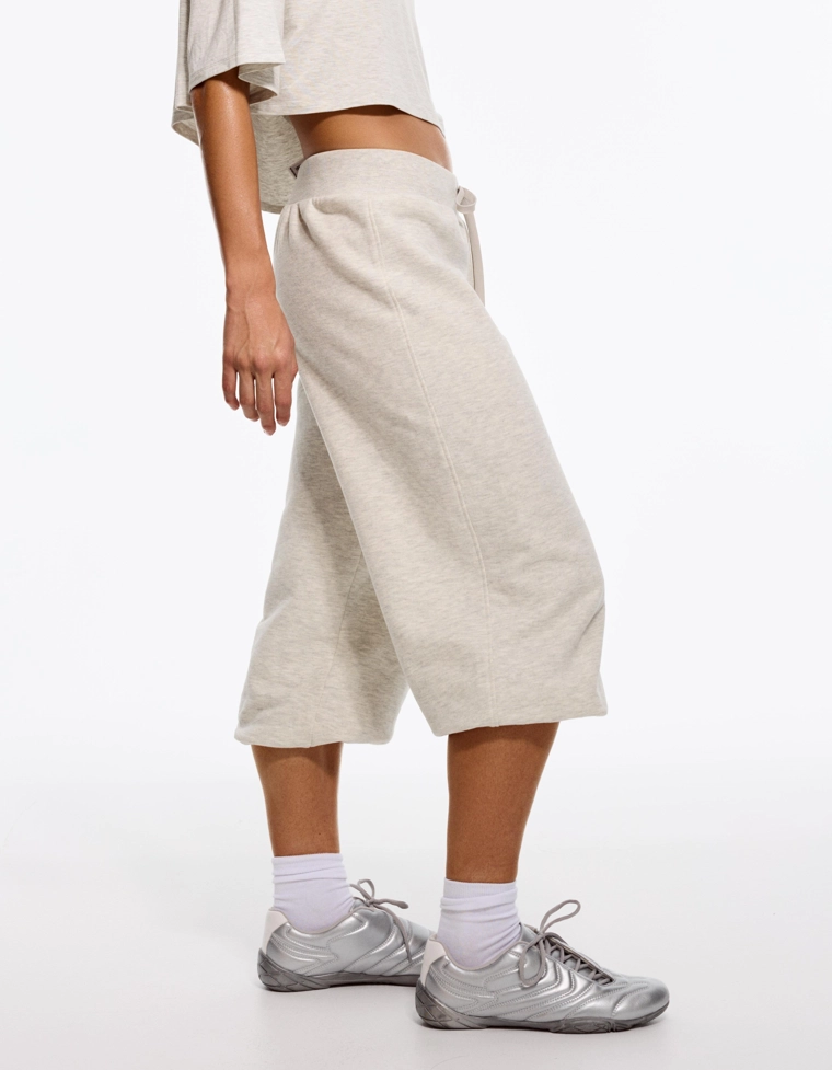 Брюки капри из мягкой ткани