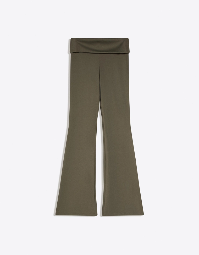Расклешенные брюки с высокотехнологичной отворотной талией