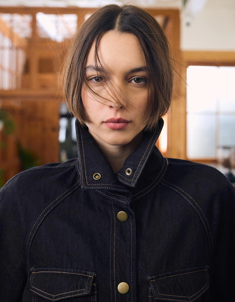 Джинсовая куртка с ремнем