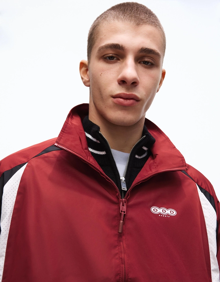 Куртка в спортивном стиле из высокотехнологичной ткани