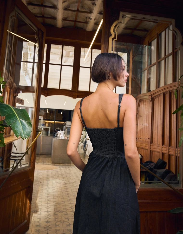 Джинсовое платье миди с воланами