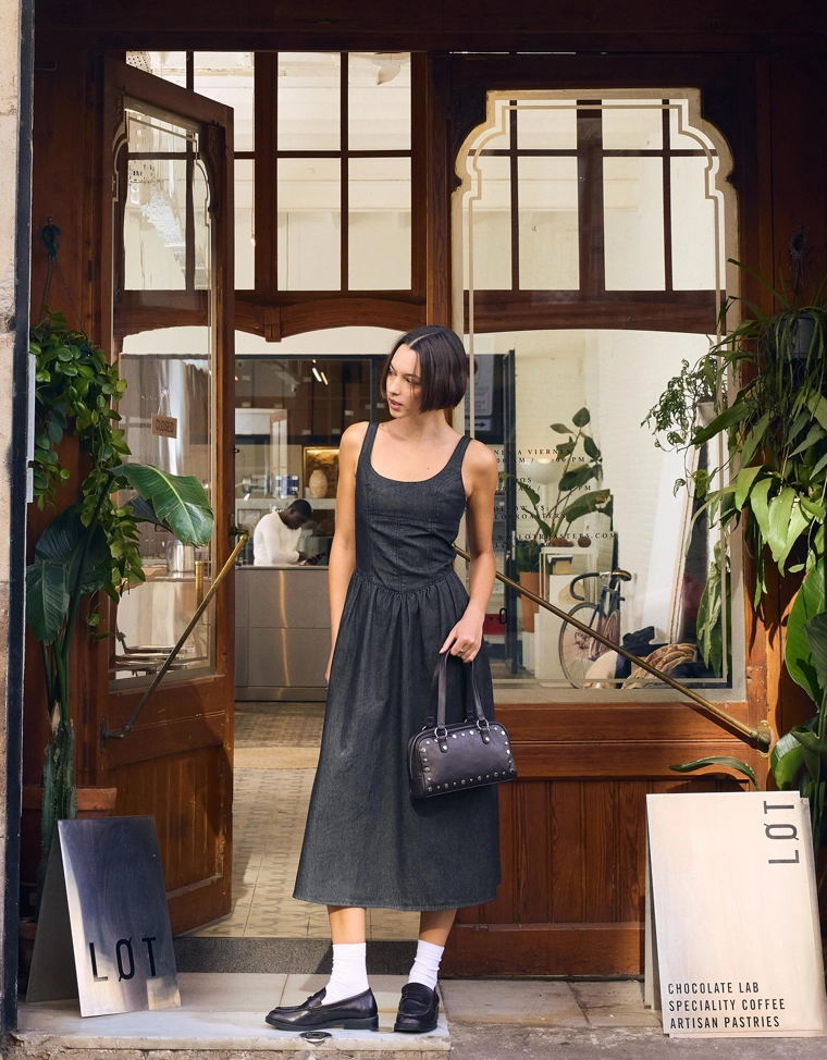 Джинсовое платье миди с воланами