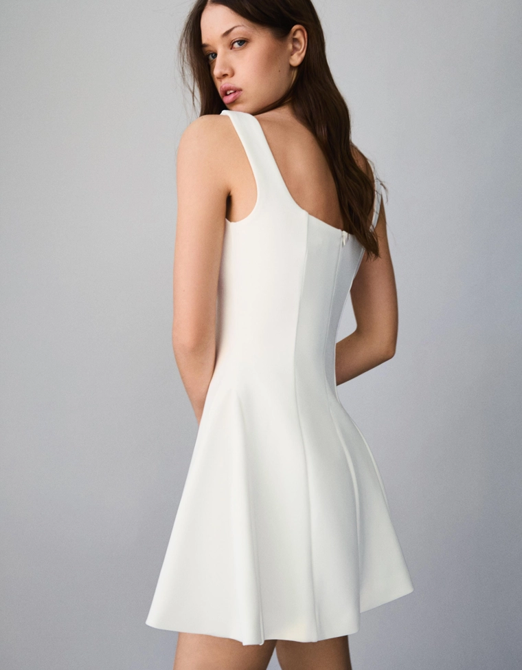 Платье с расклешенной юбкой