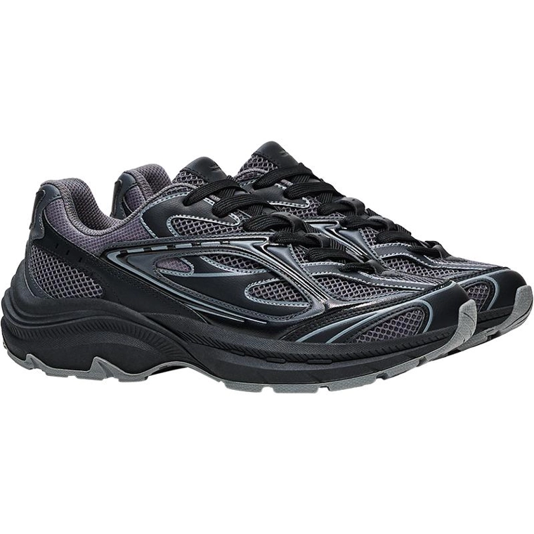 Спортивная обувь с объемной подошвой