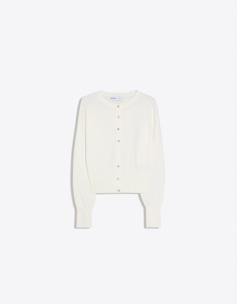 Кардиган с круглым вырезом на пуговицах