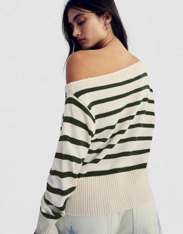 Свитер асимметричного кроя в стиле рустик в полоску