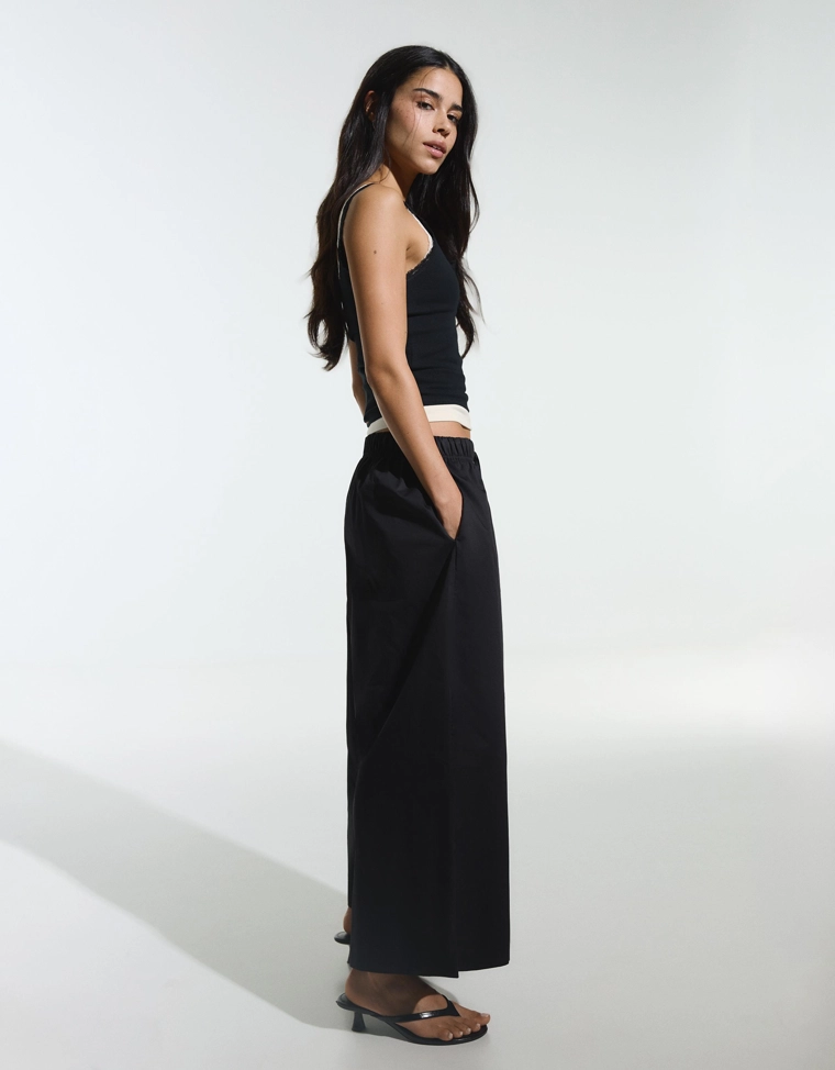 Топ на бретелях с воротником на пуговицах и кружевом