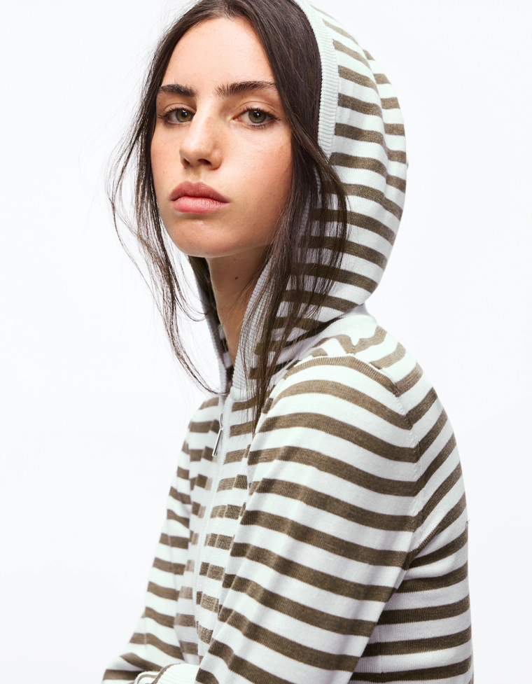 Полосатая толстовка на молнии