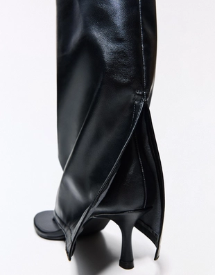 Босоножки на каблуке с ремешком между пальцами- Заказать в России