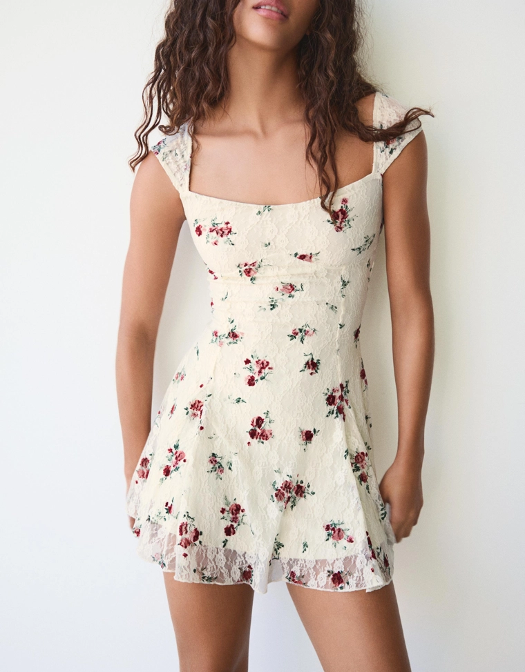 Мини-платье из кружева с принтом