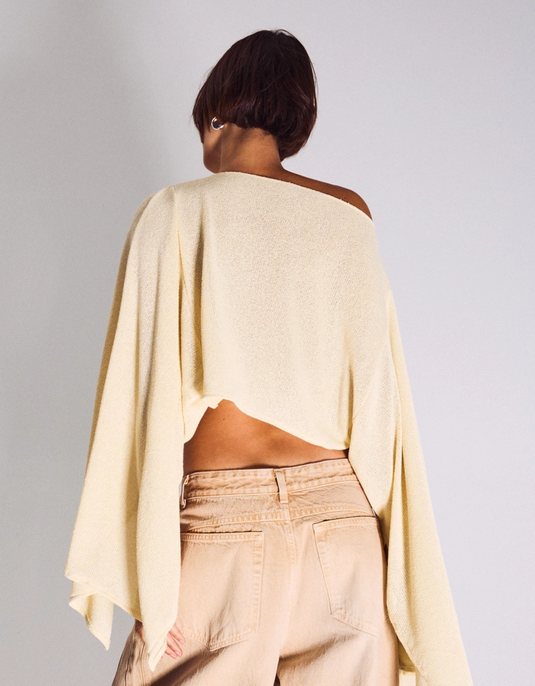 Свитер с длинным рукавом и капюшоном