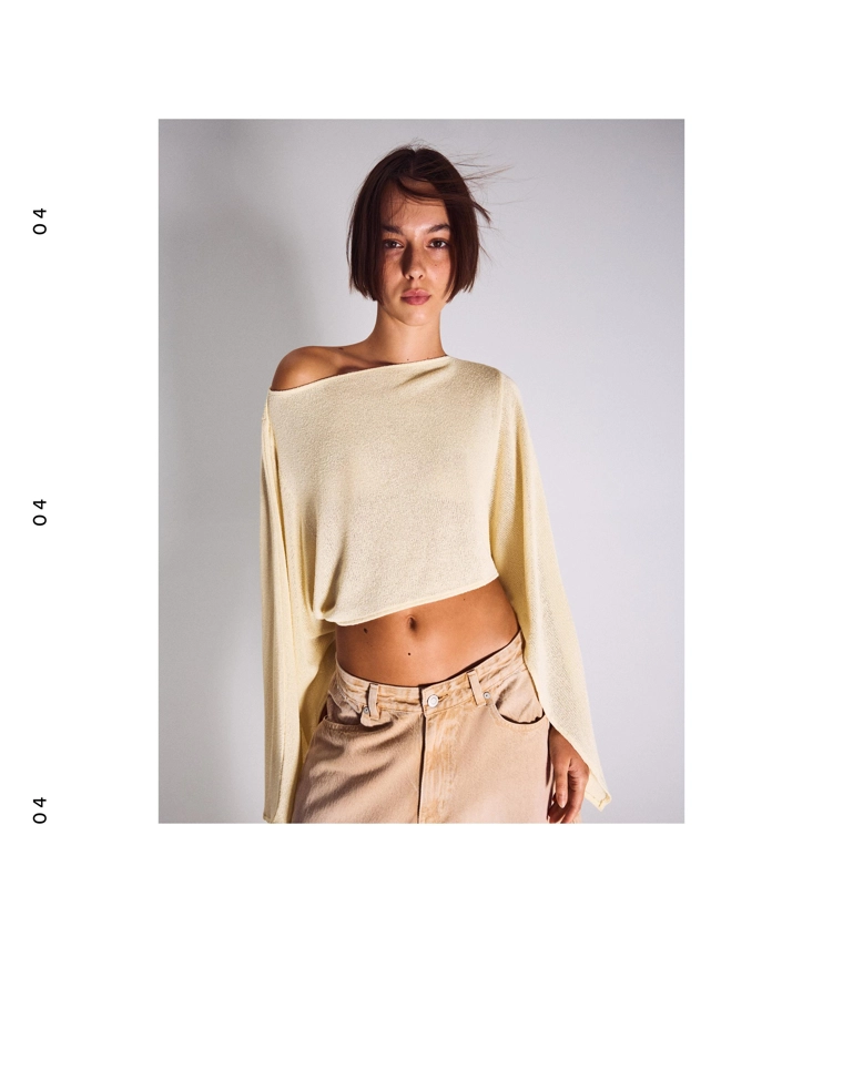 Свитер с длинным рукавом и капюшоном