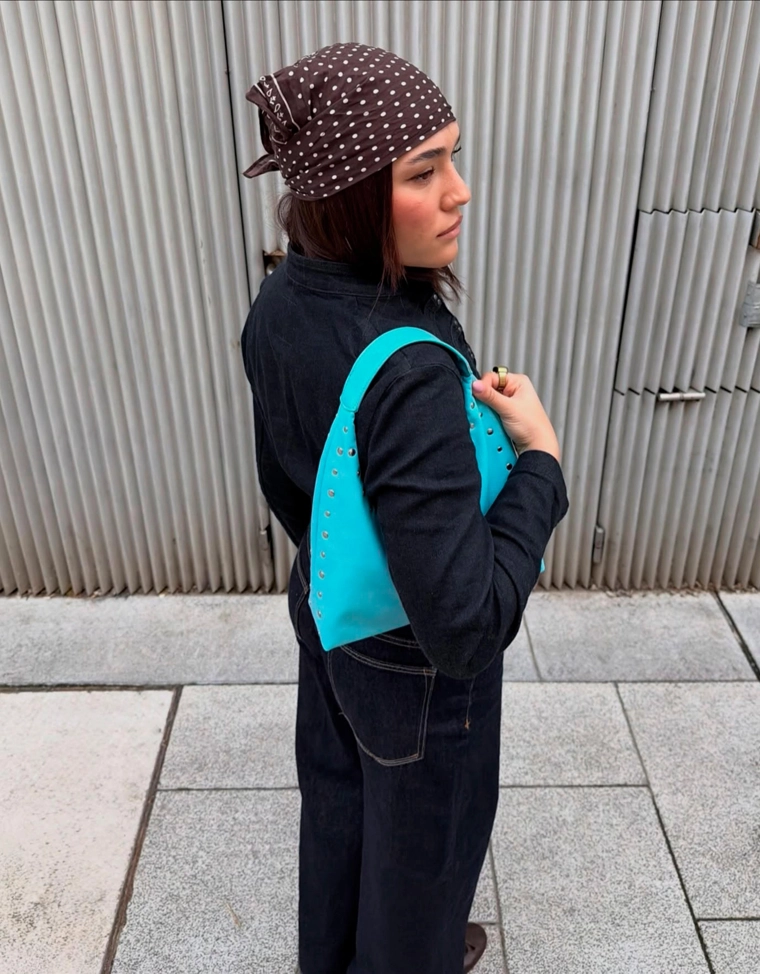 Сумка-мешок из искусственной кожи с заклепками