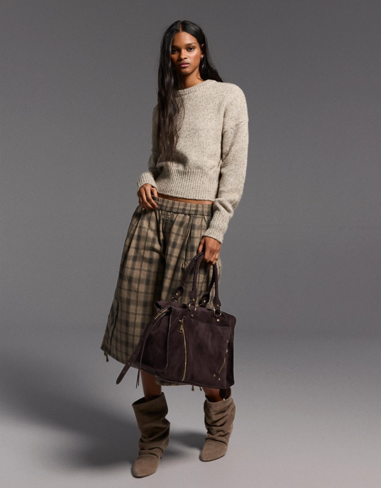 Мягкая сумка-боулинг из искусственной замши