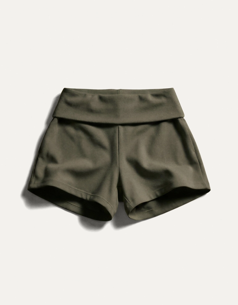 Шорты из высокотехнологичной ткани с отворотом на поясе