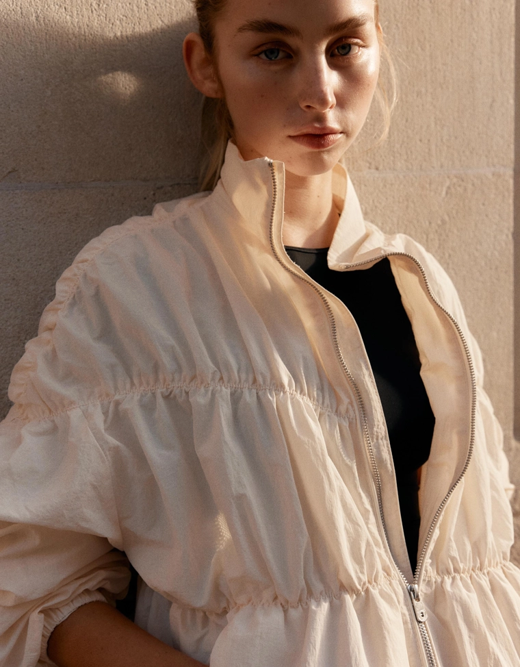 Куртка из высокотехнологичной ткани с драпировкой