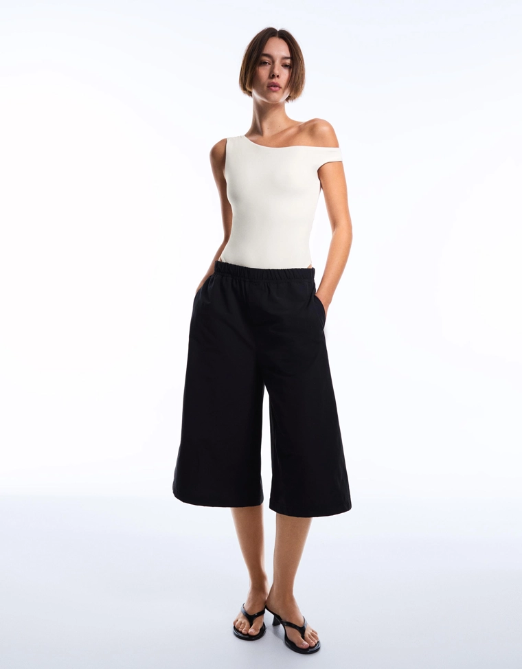 Боди асимметричного кроя с бретелью и сборками