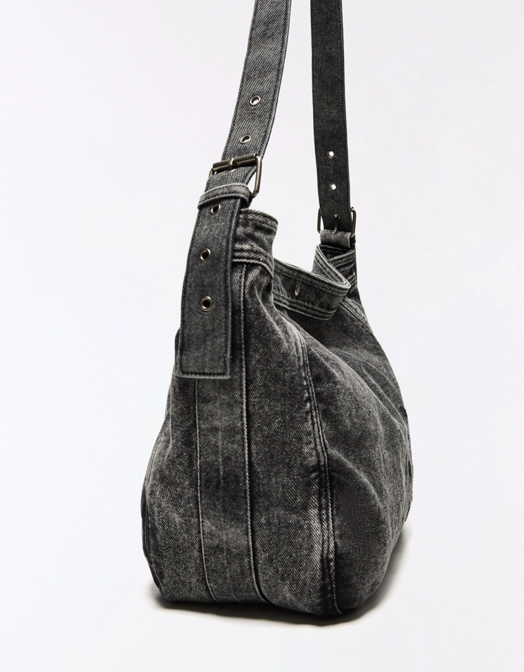 Джинсовая сумка с вышивкой