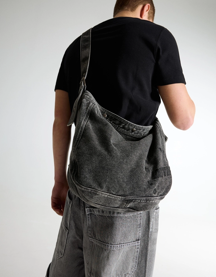 Джинсовая сумка с вышивкой