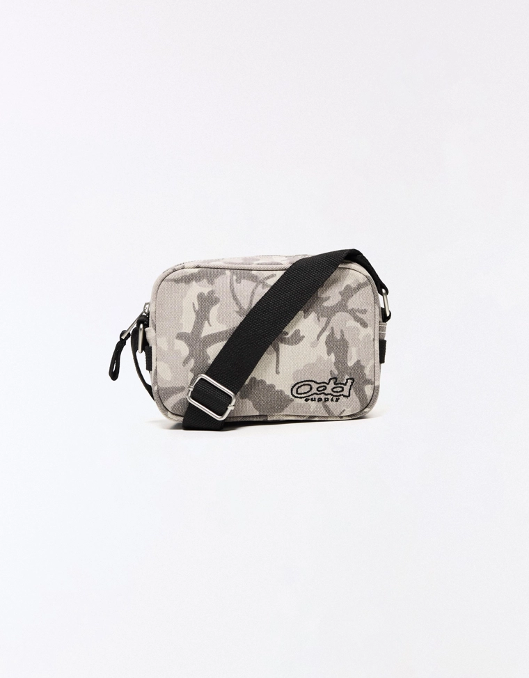 Сумка с ремнем через плечо и принтом