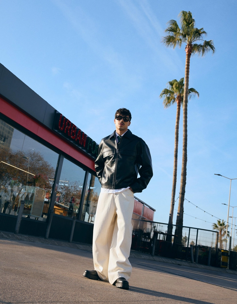 Куртка геометрического кроя из искусственной кожи