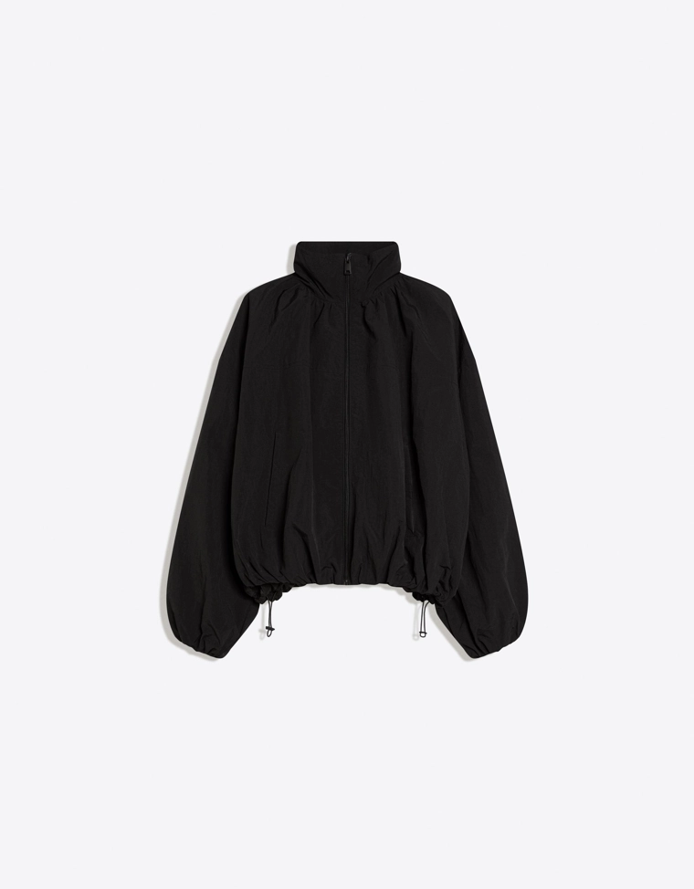 Объемная куртка из высокотехнологичной ткани