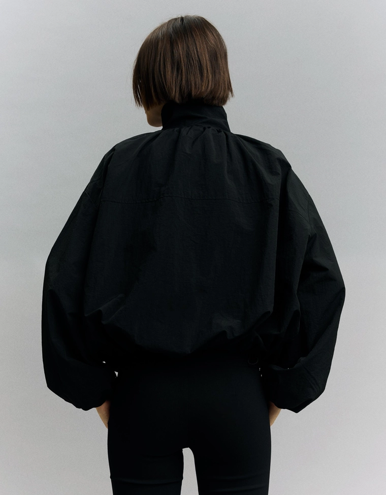 Объемная куртка из высокотехнологичной ткани