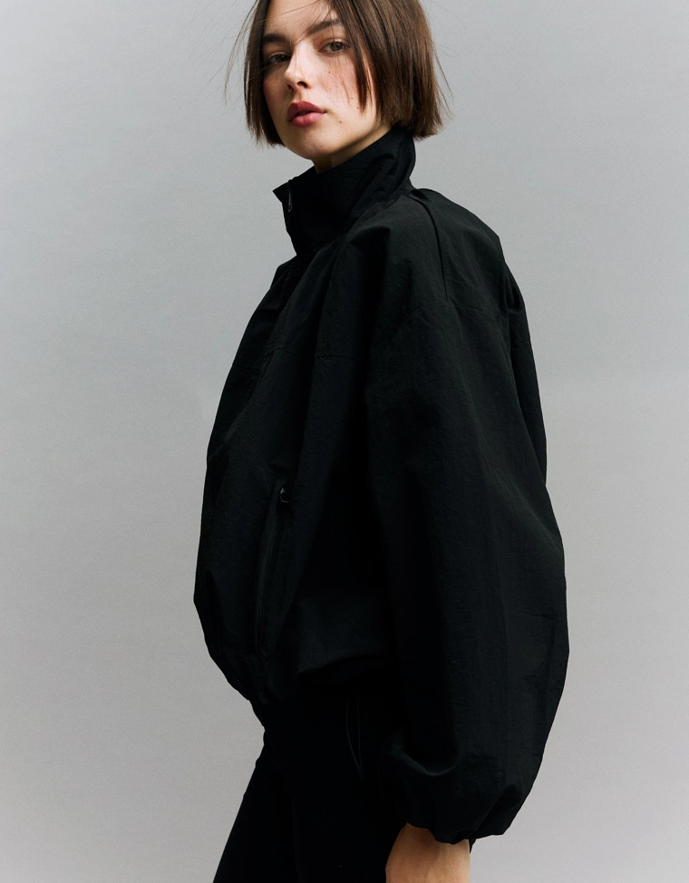 Объемная куртка из высокотехнологичной ткани